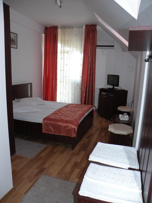 Pensiunea Octogon Piatra Neamţ Zimmer foto
