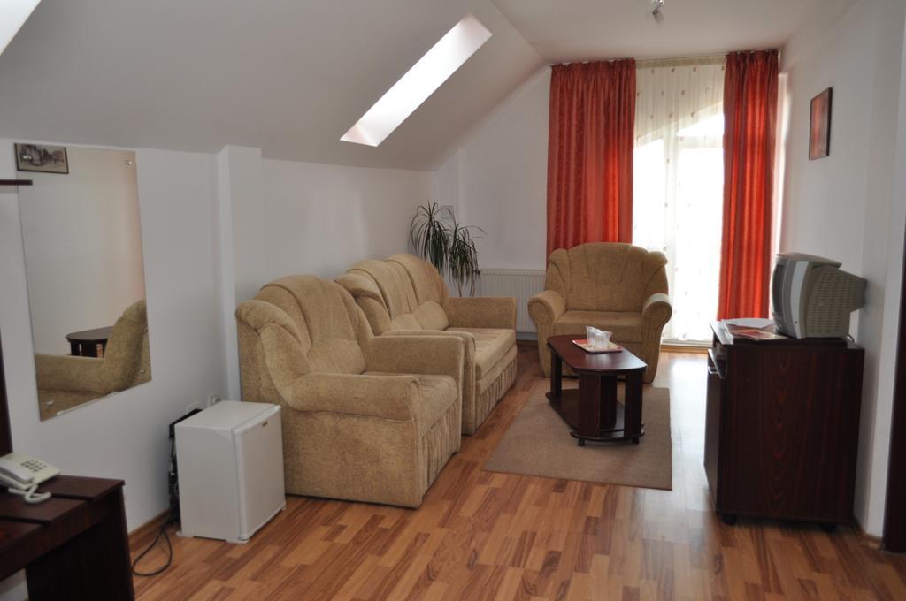 Pensiunea Octogon Piatra Neamţ Exterior foto