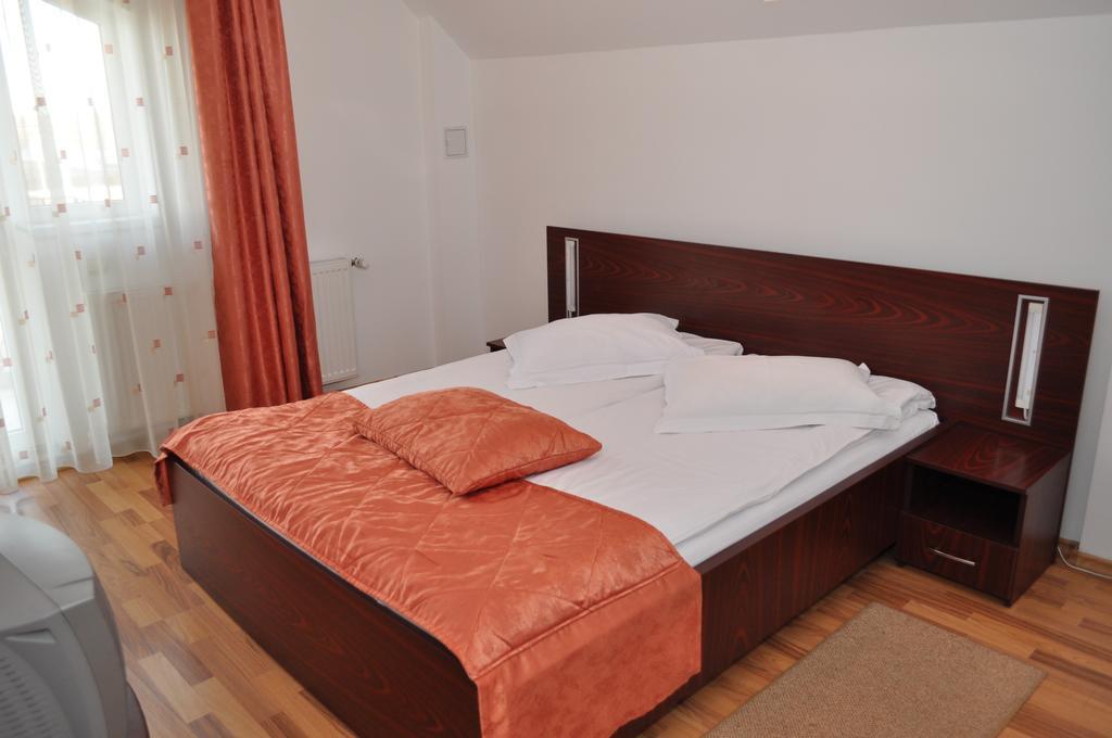 Pensiunea Octogon Piatra Neamţ Exterior foto