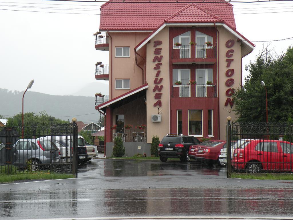 Pensiunea Octogon Piatra Neamţ Exterior foto