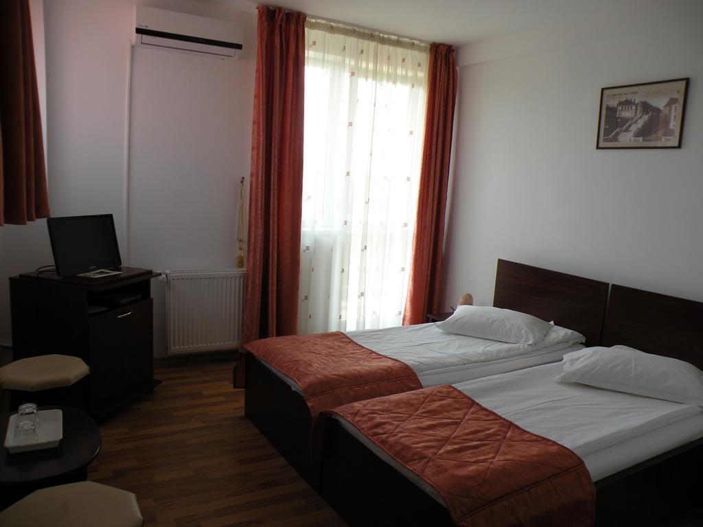Pensiunea Octogon Piatra Neamţ Zimmer foto
