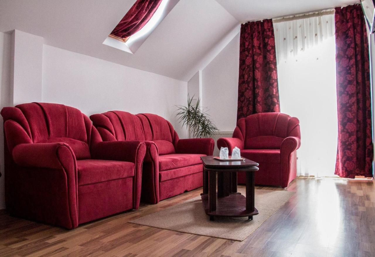 Pensiunea Octogon Piatra Neamţ Exterior foto