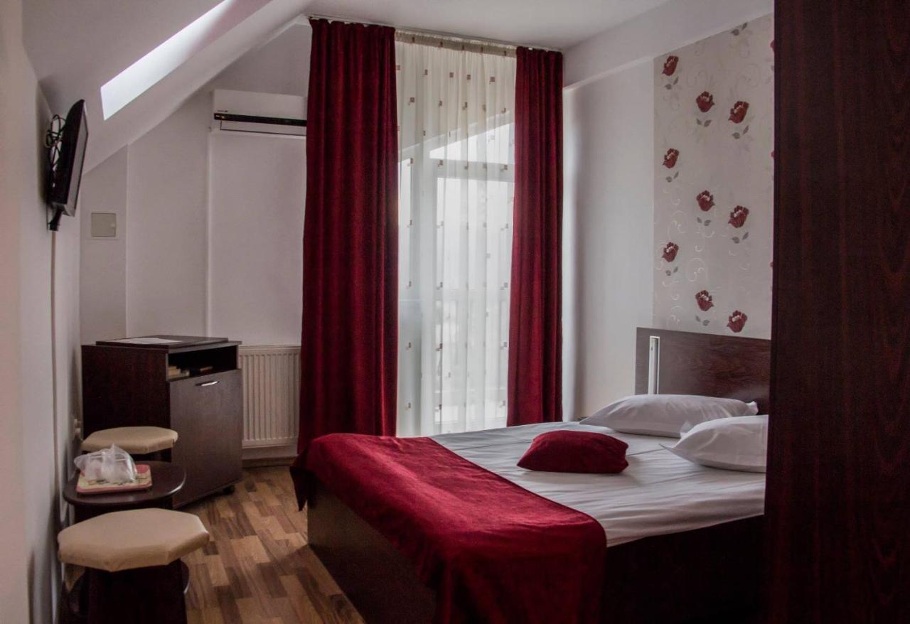 Pensiunea Octogon Piatra Neamţ Exterior foto